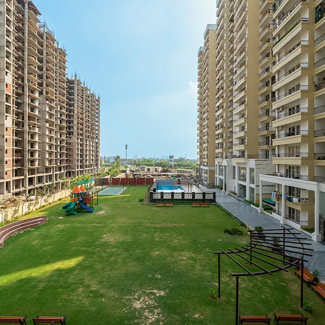 Landscaped central lawn and walking paths between AIGIN Royal towers
